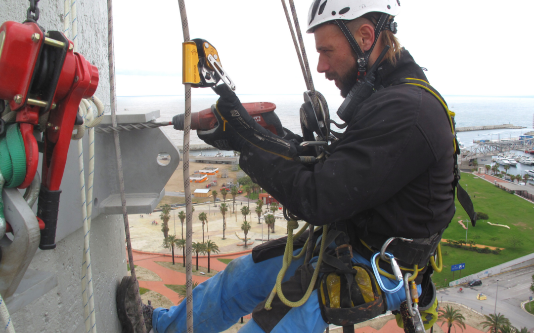 Silla de trabajo en los trabajos verticales, ¿debo usarla o no?