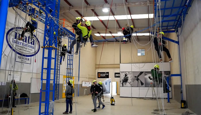 Diferencias curso básico y avanzado curso trabajos verticales